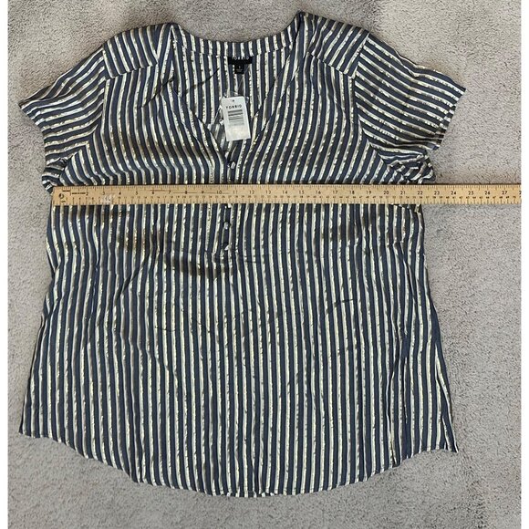 Torrid New Metallic Striped Short Sleeve Blouse W/ Button Detail Size 1X (14-16) - Picture 5 of 14